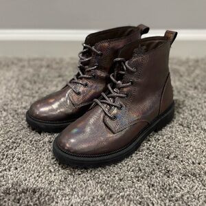 Girls Old Navy Iridescent Lace-Up Boots, size 2